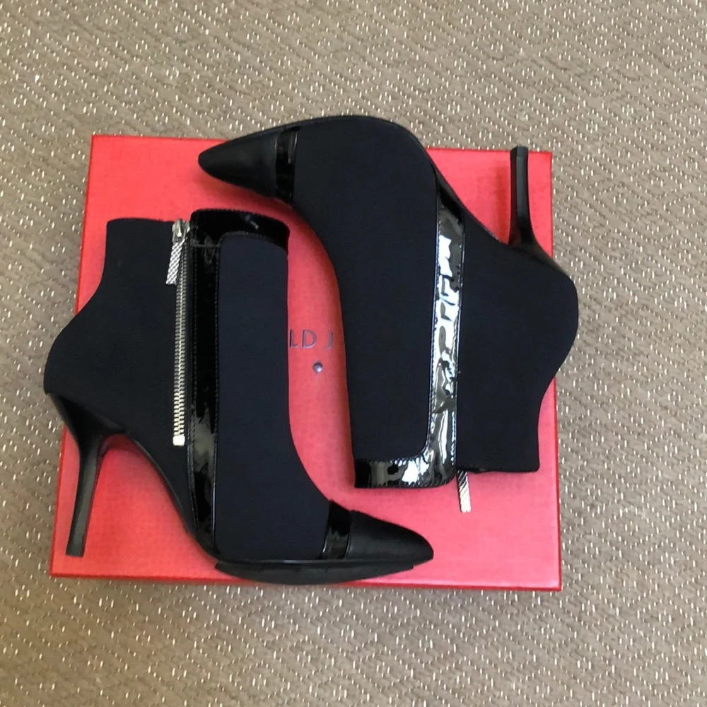 NEW❤️ Donald J Pliner Hali black crêpe ankle boot